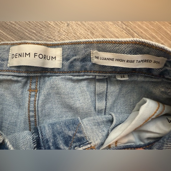 Aritizia Denim Forum The Luanne High Rise Tapered Jeans 30L High-waisted Size 25 - Picture 10 of 11